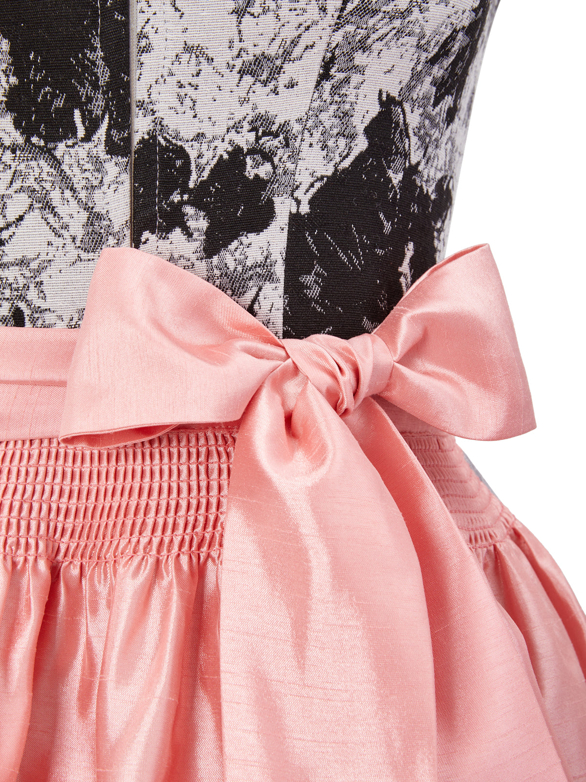 Schwarz mit Herz-Ausschnittund Traditionell Dirndl