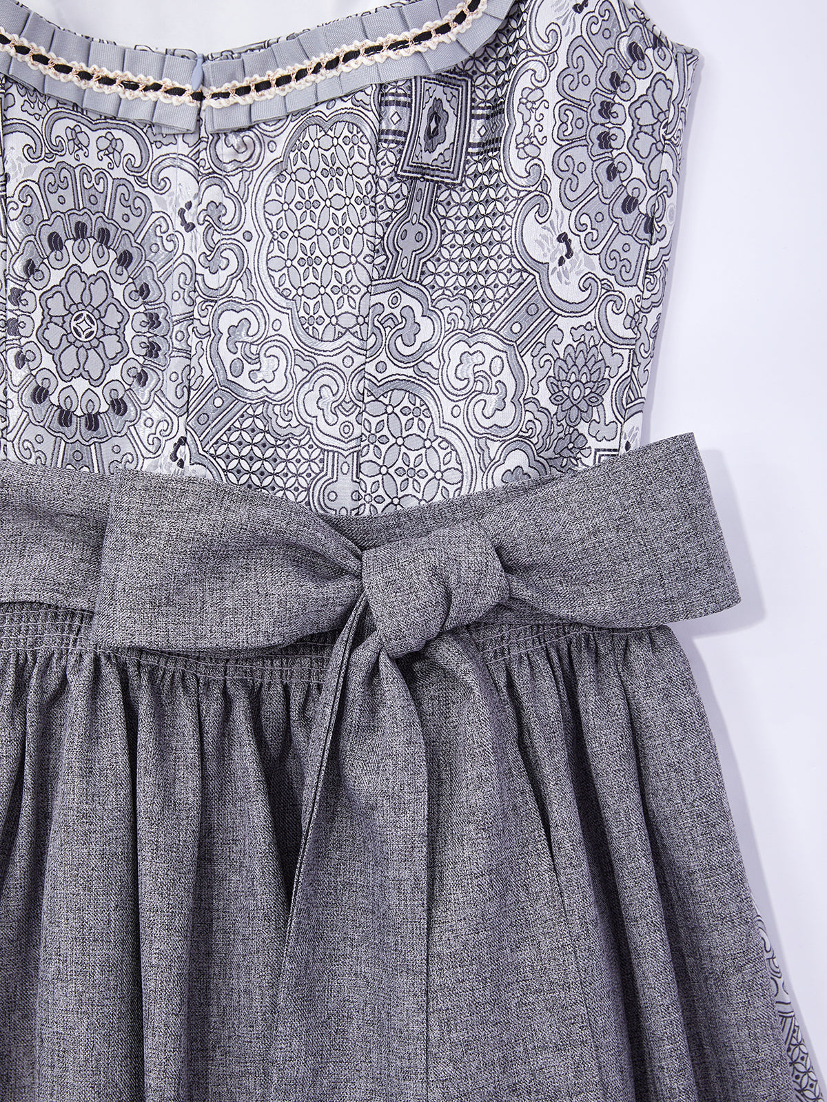 Grau mit Gerader Ausschnittund Feminin Dirndl