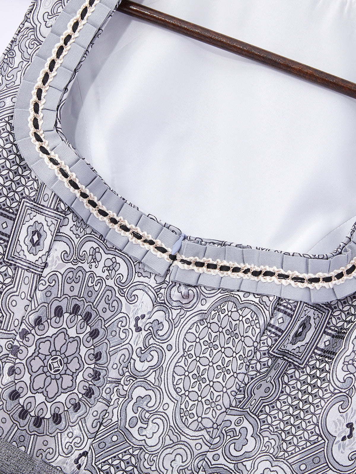 Grau mit Gerader Ausschnittund Feminin Dirndl