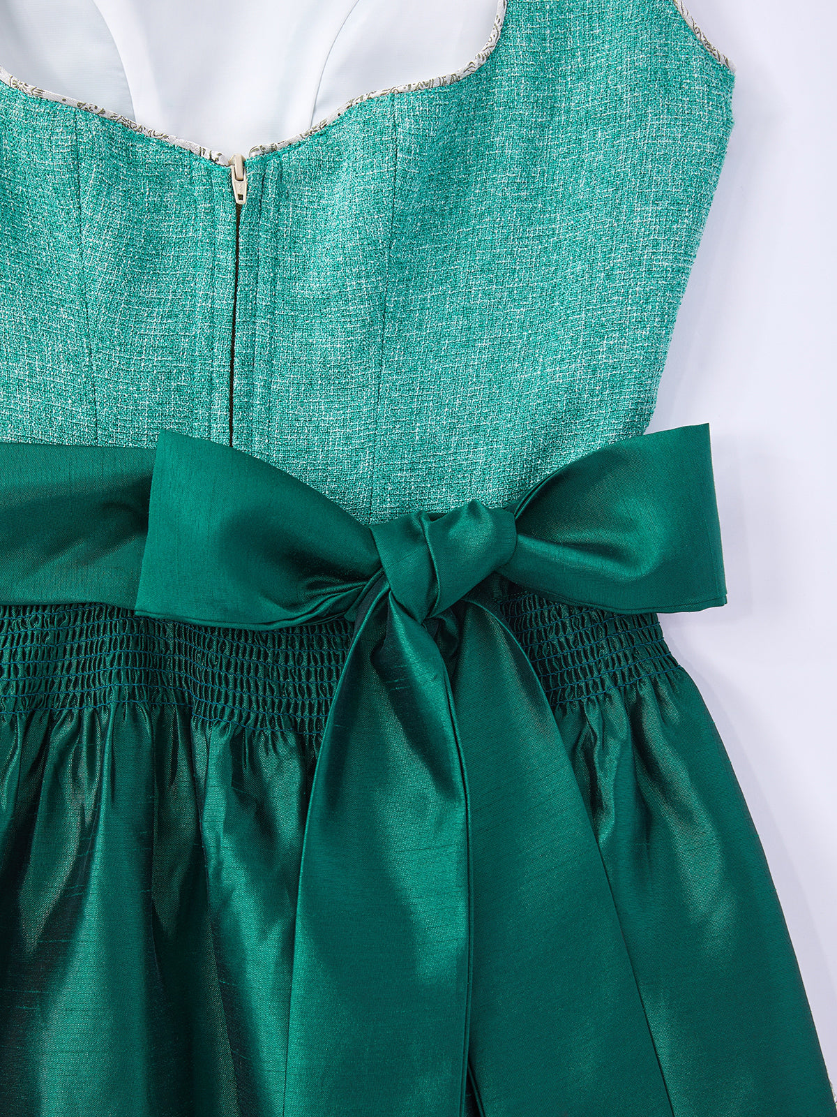 Grün mit Herz-Ausschnittund Anmutig Dirndl