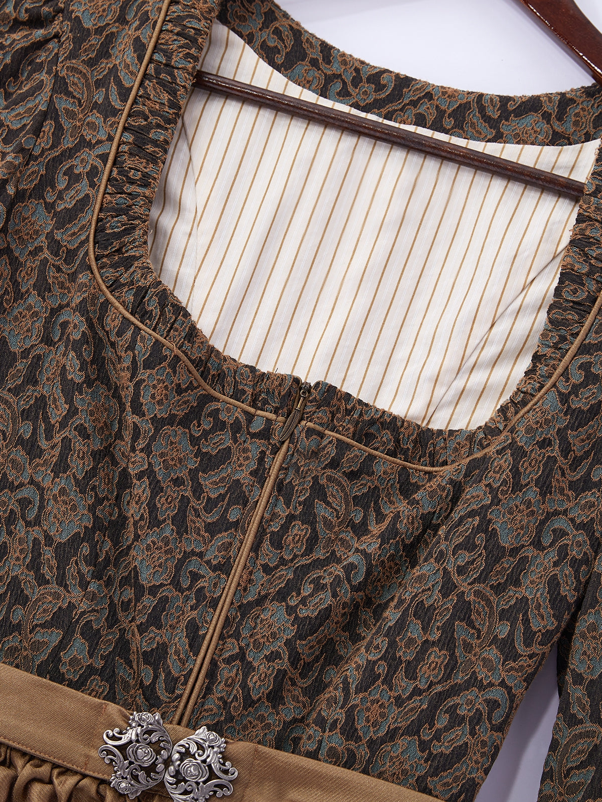 Braun mit Gerader Ausschnitt und Extravagant Dirndl