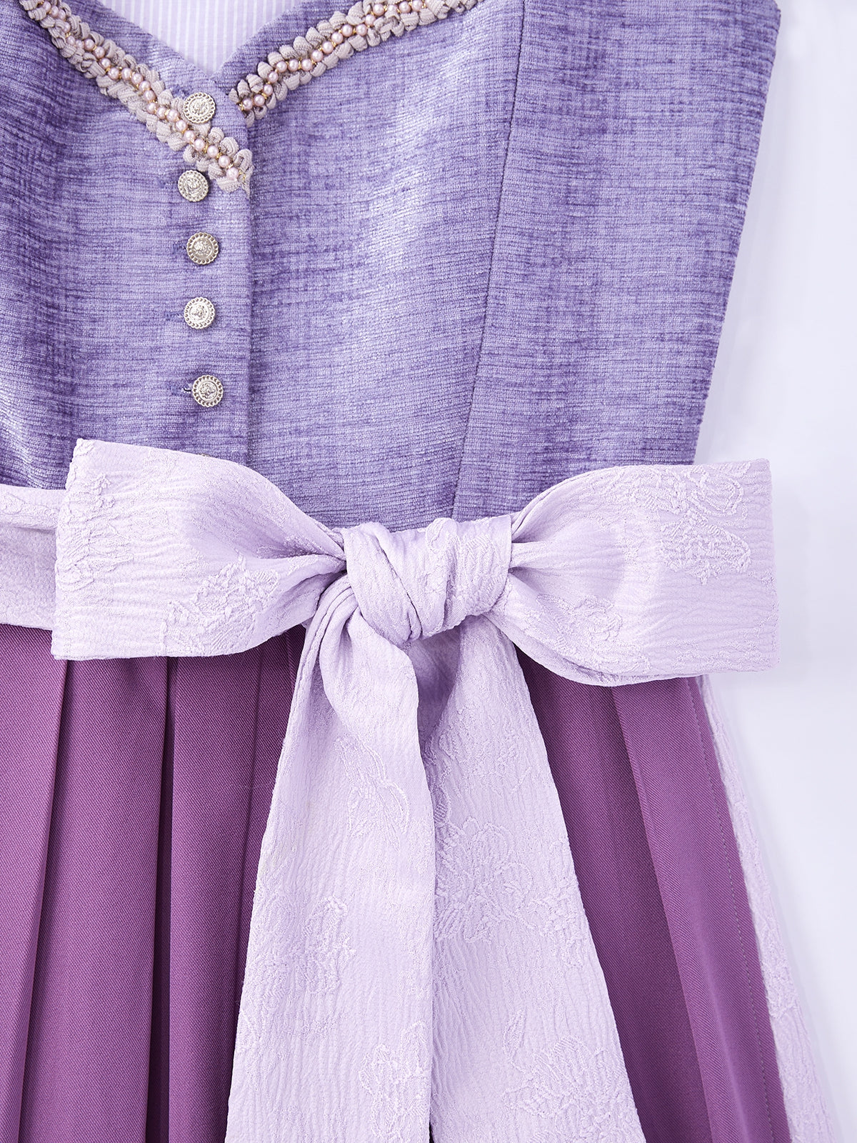 Lila mit Herz-Ausschnittund Herbstlich Dirndl