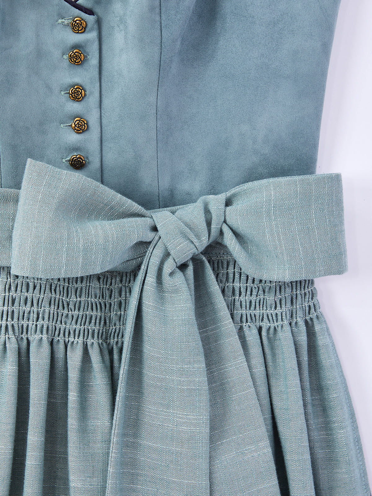 Blau mit Herz-Ausschnitt und Bezaubernd Dirndl