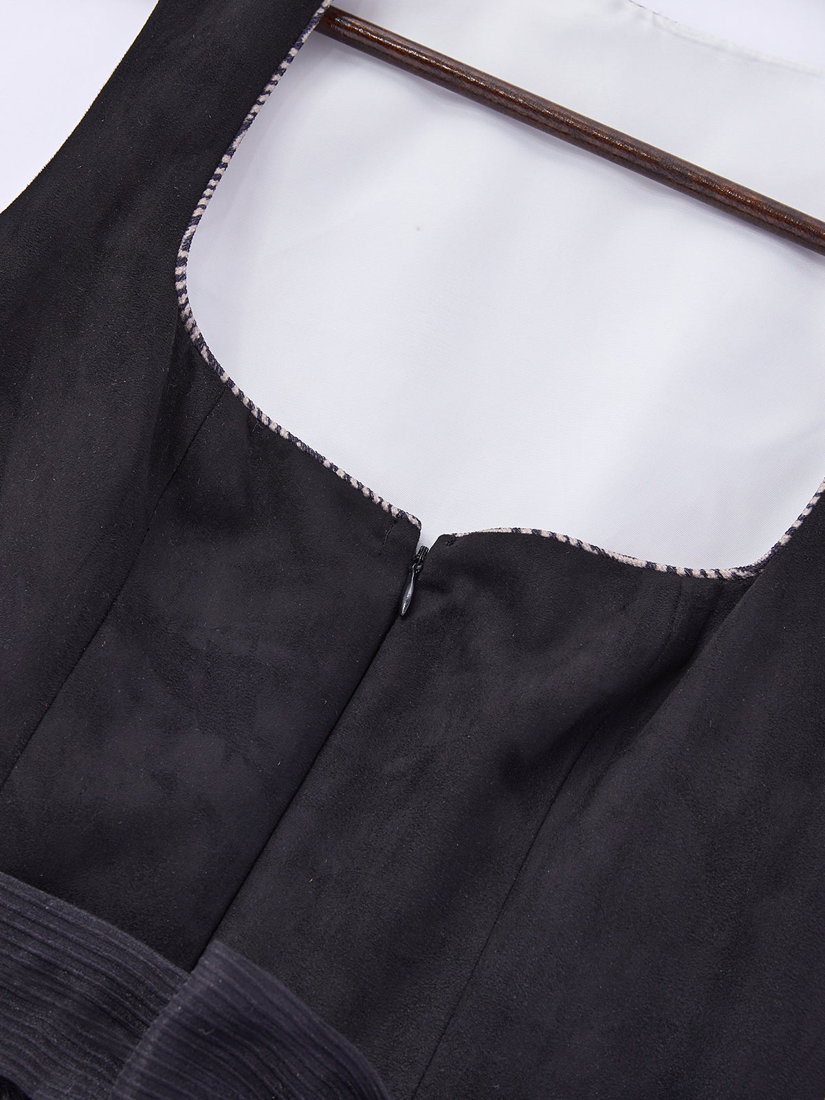 Schwarz mit Gerader Ausschnitt und Opulent Dirndl
