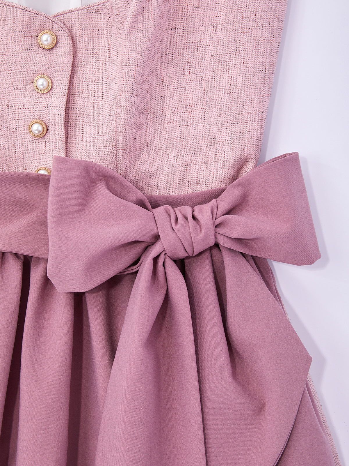 Rosa mit Herz-Ausschnitt und Detailverliebt Dirndl