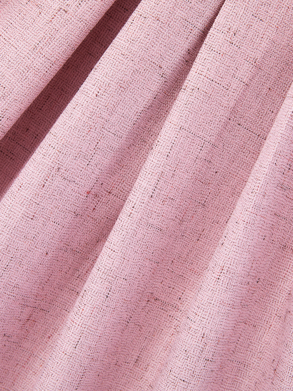 Rosa mit Herz-Ausschnitt und Detailverliebt Dirndl