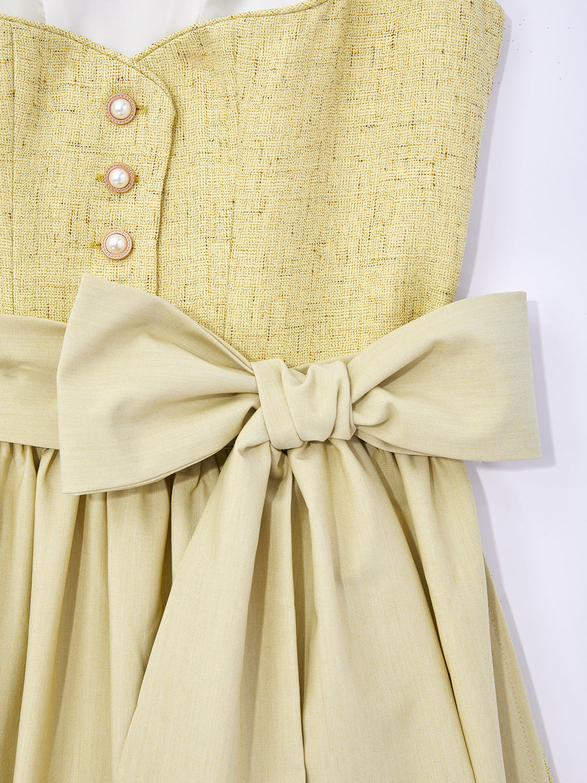 Gelb mit Herz-Ausschnittund Schick Dirndl