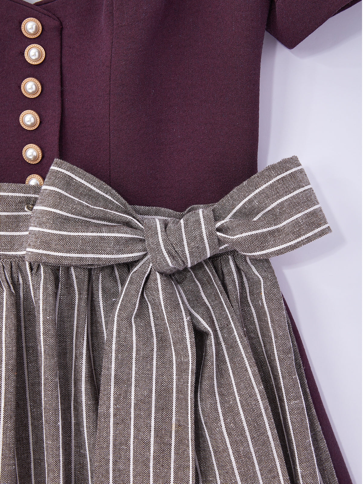 Lila mit Herz-Ausschnitt und Wiesentauglich Dirndl