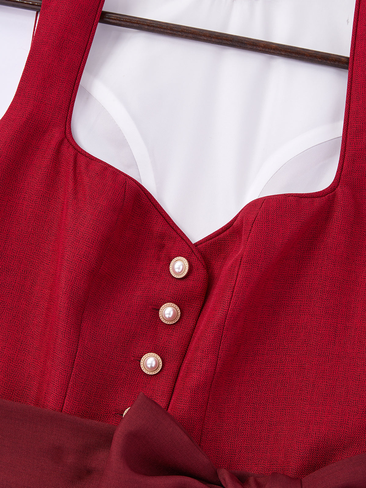 Rot mit Herz-Ausschnittund Ländlich Dirndl