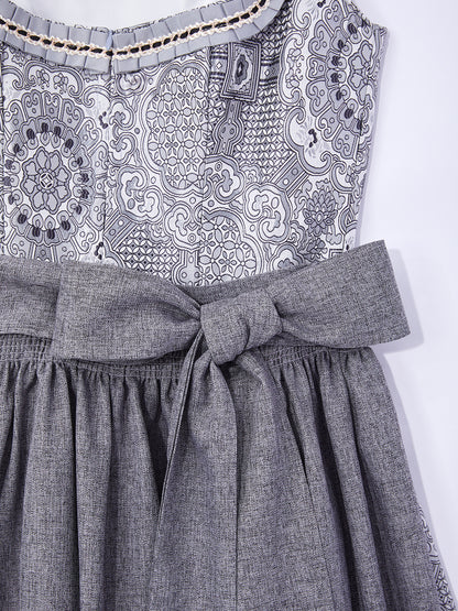 Grau mit Gerader Ausschnittund  Feminin Dirndl