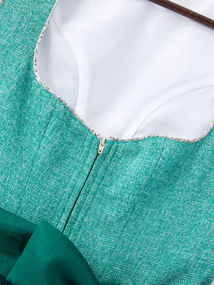 Grün mit Herz-Ausschnittund  Anmutig Dirndl