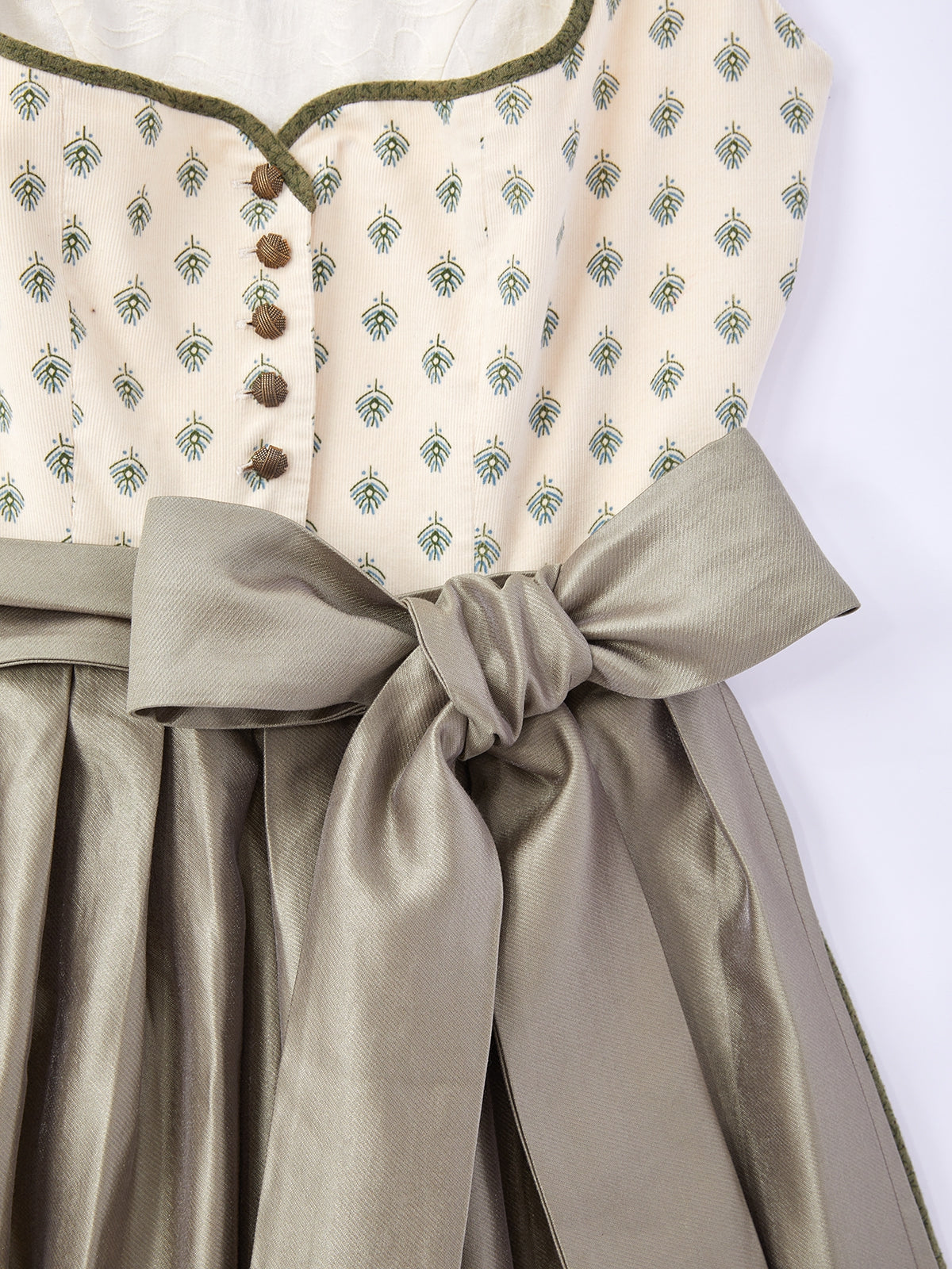 Gelb mit Herz-Ausschnitt und Charaktervoll Dirndl