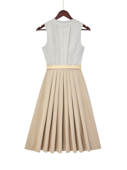 Grün mit Herz-Ausschnittund  Modisch Dirndl
