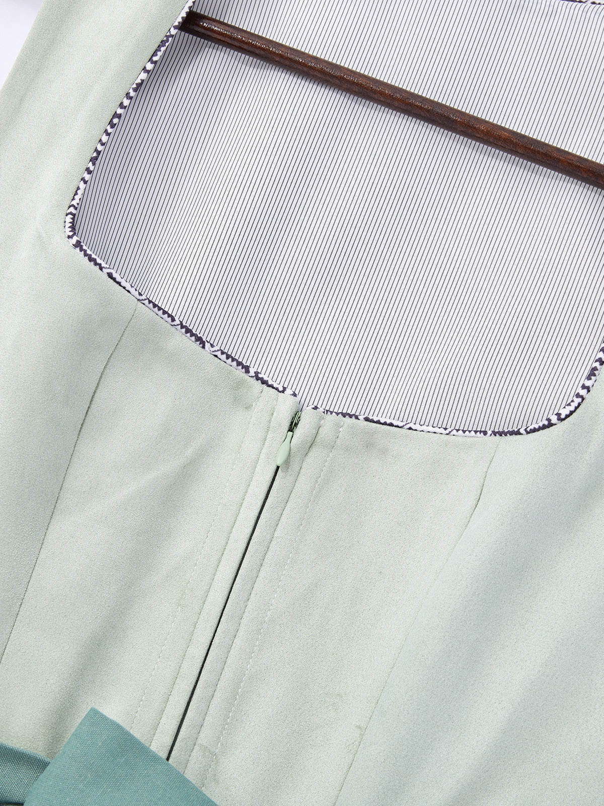 Grün mit Gerader Ausschnittund  Praktisch Dirndl