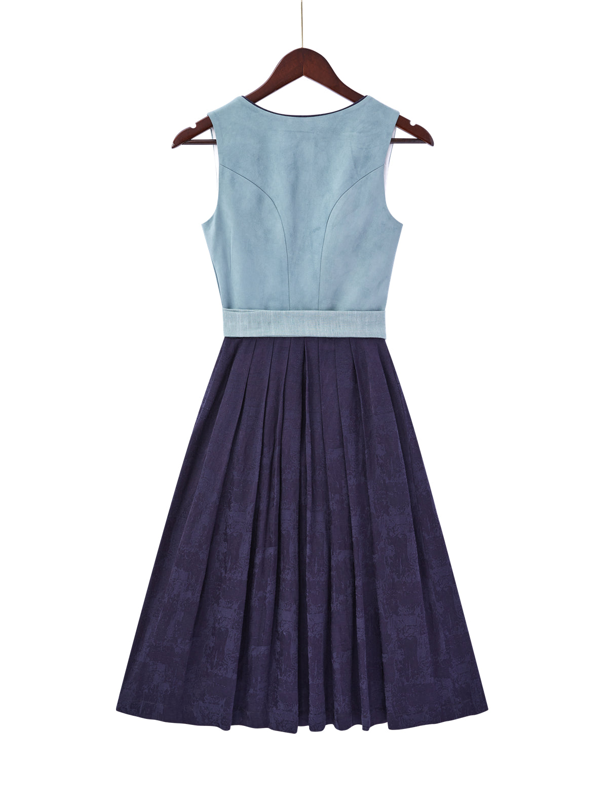 Blau mit Herz-Ausschnitt und Bezaubernd Dirndl