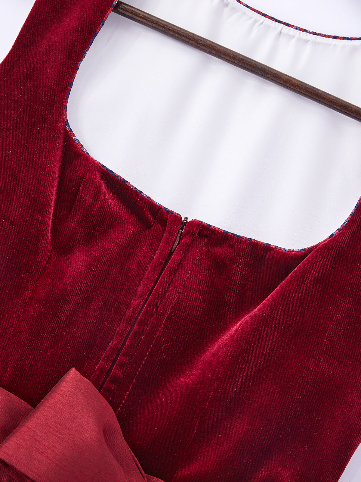 Rot mit Gerader Ausschnittund Charismatisch Dirndl