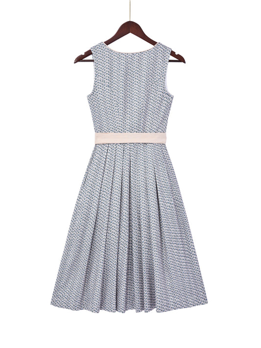 Blau mit Herz-Ausschnittund  Raffiniert Dirndl