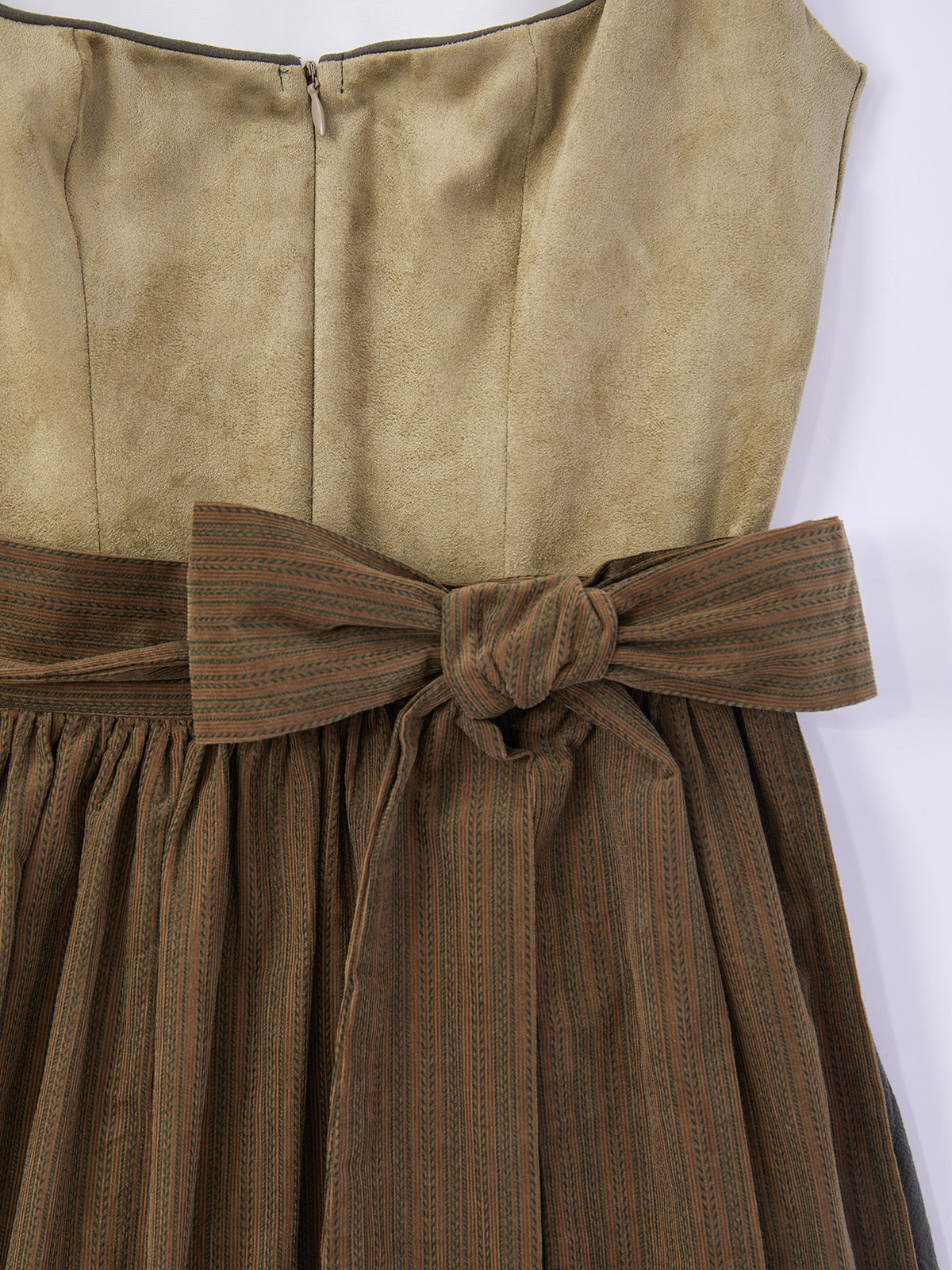 Grün mit Gerader Ausschnittund  Dezent Dirndl