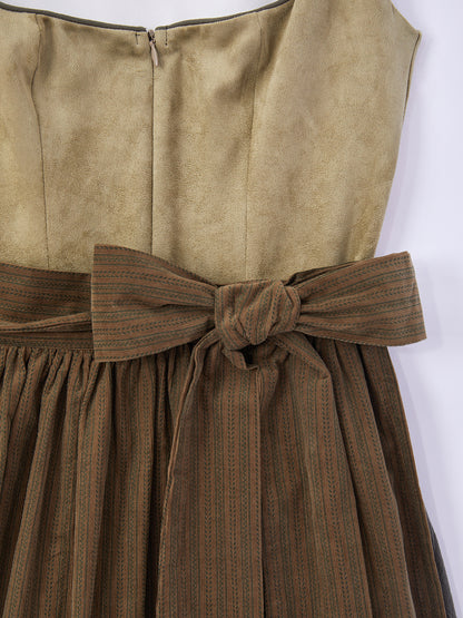Grün mit Gerader Ausschnittund  Dezent Dirndl