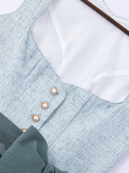 Grün mit Herz-Ausschnittund  Detailverliebt Dirndl