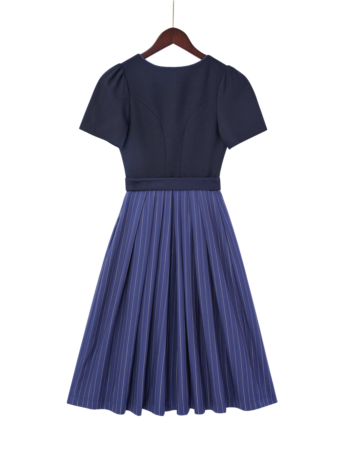 Blau mit Herz-Ausschnittund  Hübsch Dirndl
