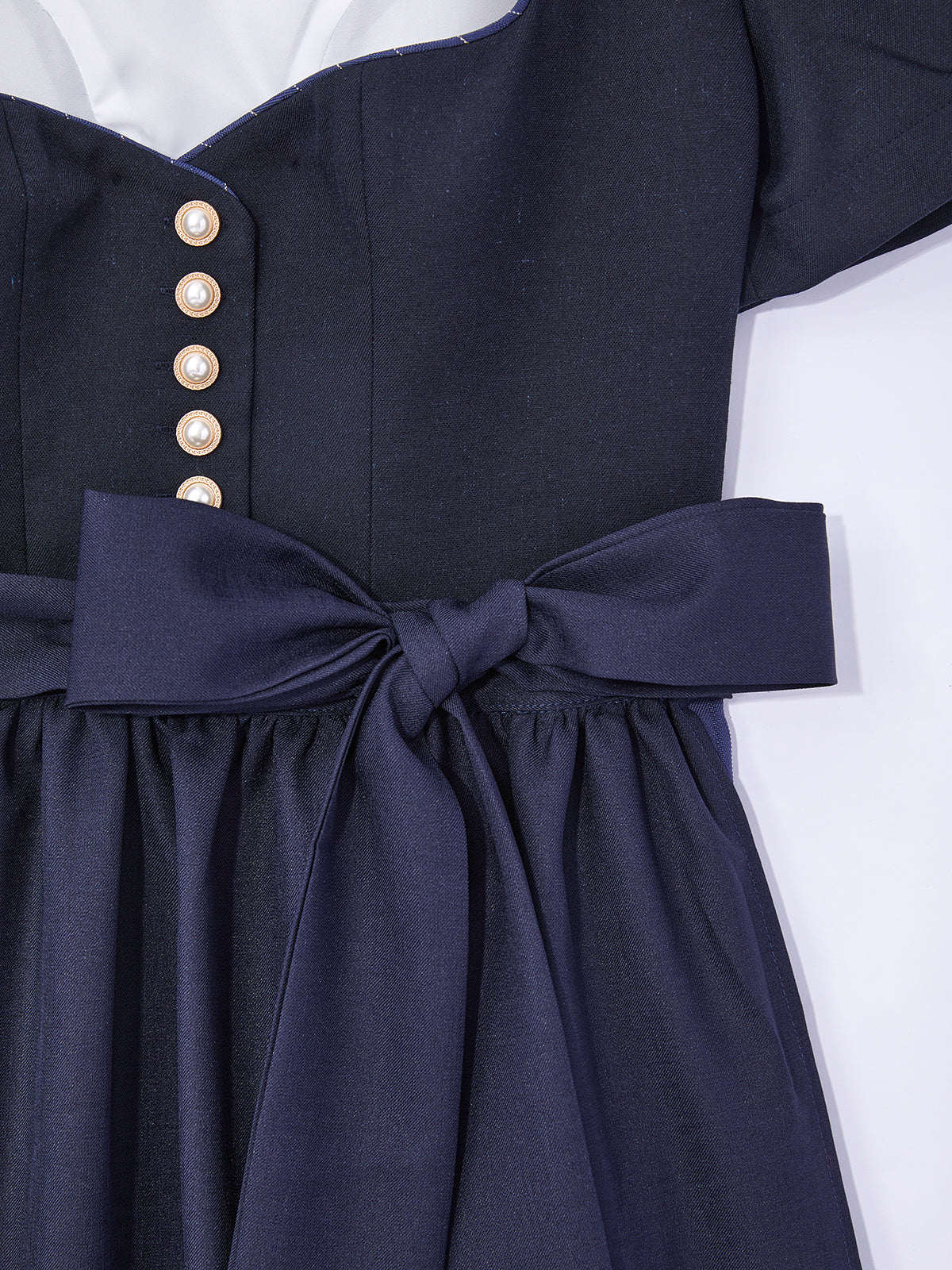 Blau mit Herz-Ausschnittund  Hübsch Dirndl