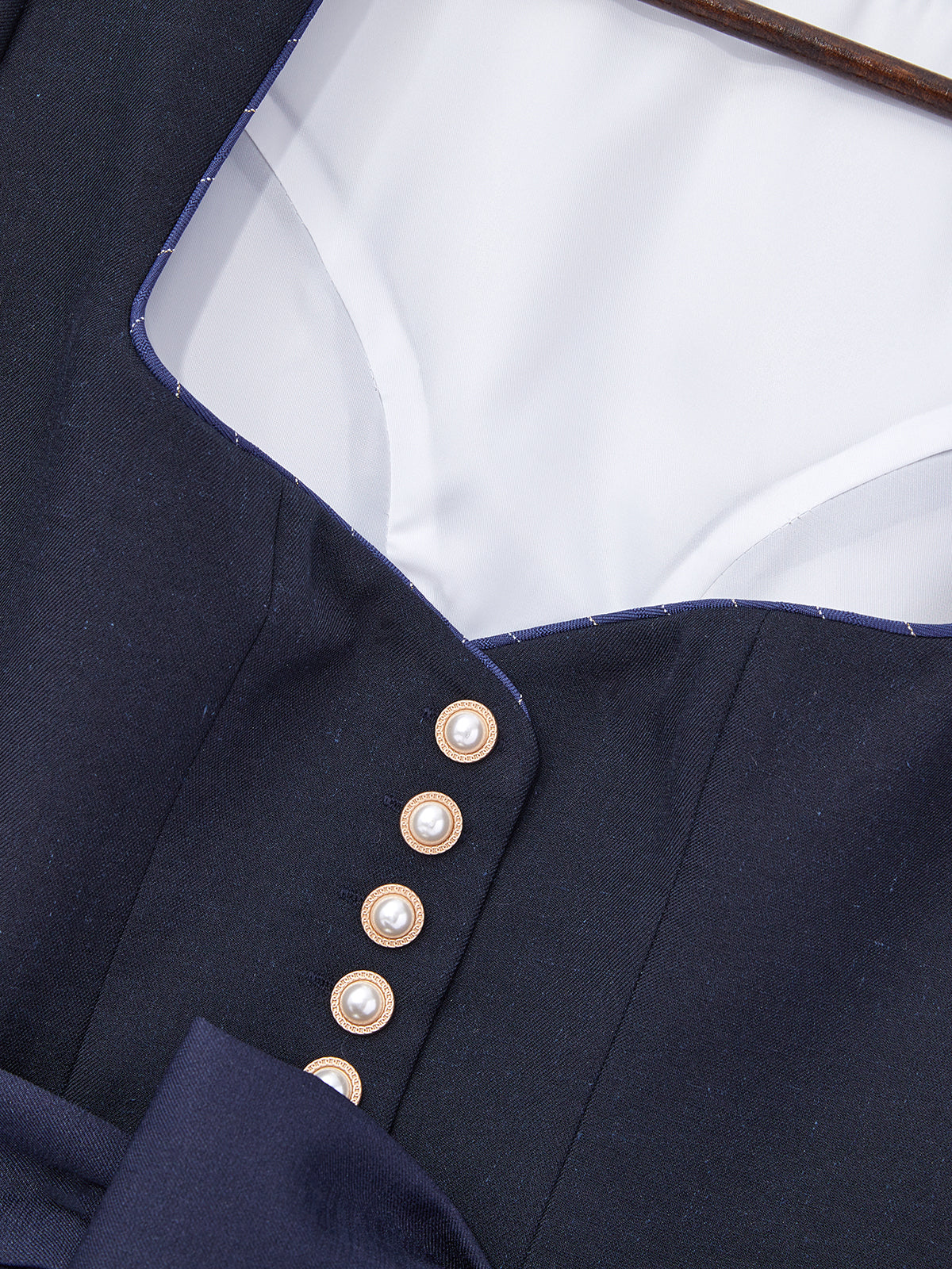 Blau mit Herz-Ausschnittund  Hübsch Dirndl