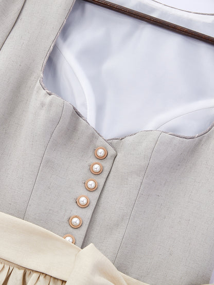 Grau mit Herz-Ausschnitt und Heimatverb unden Dirndl